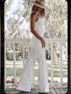 NWT 7 For All Mankind Ultra High Rise Dojo with Front Seam in White. Size 27